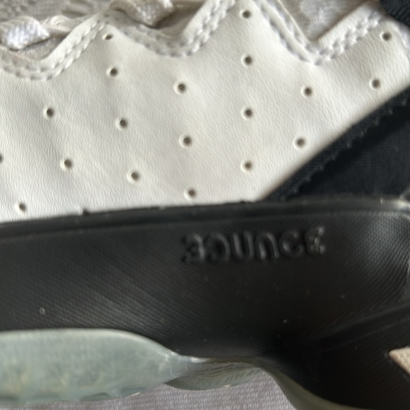 Issue #2 Adidas Sneakers. - Picture 8 of 9